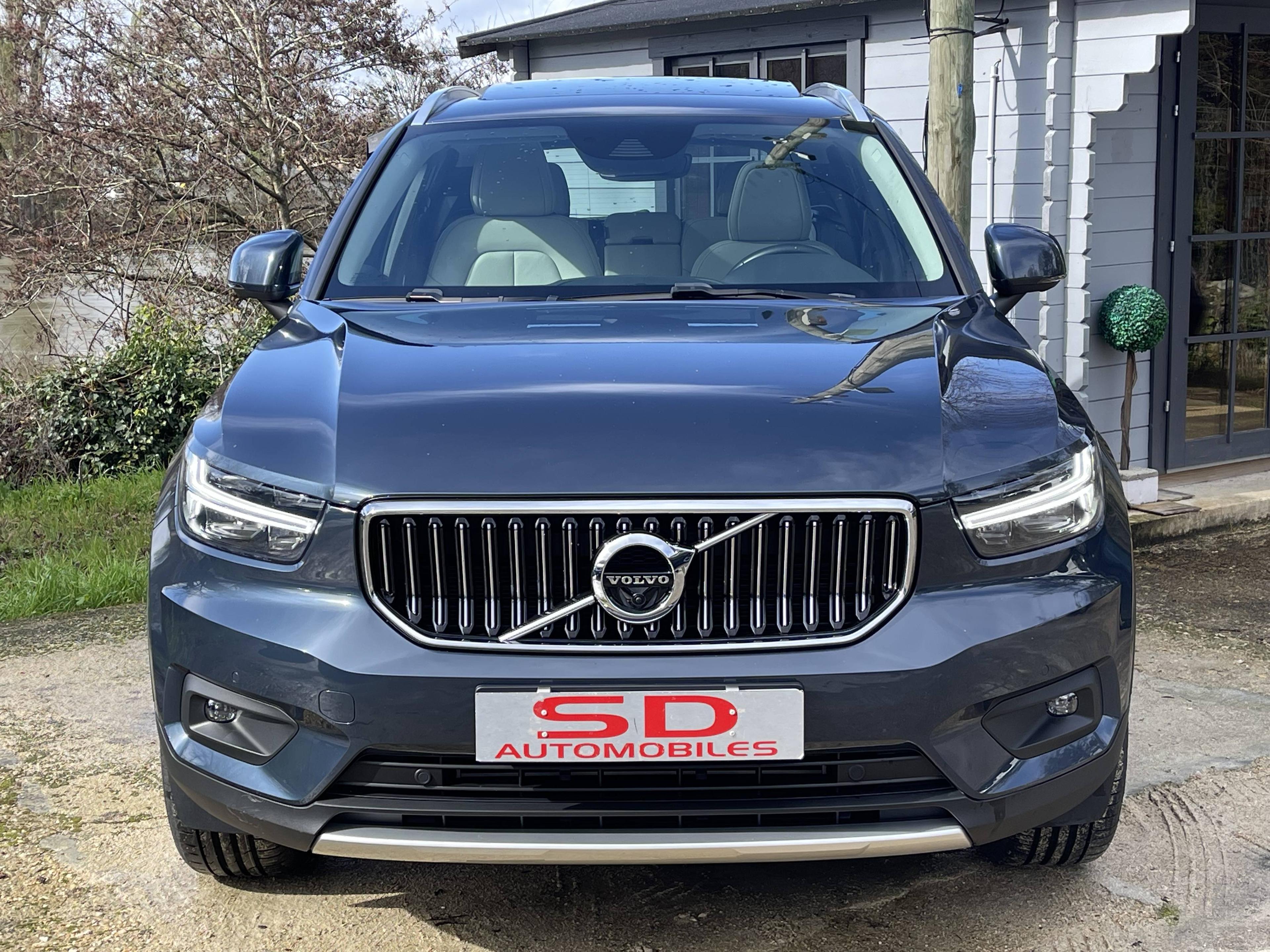 VOLVO XC40