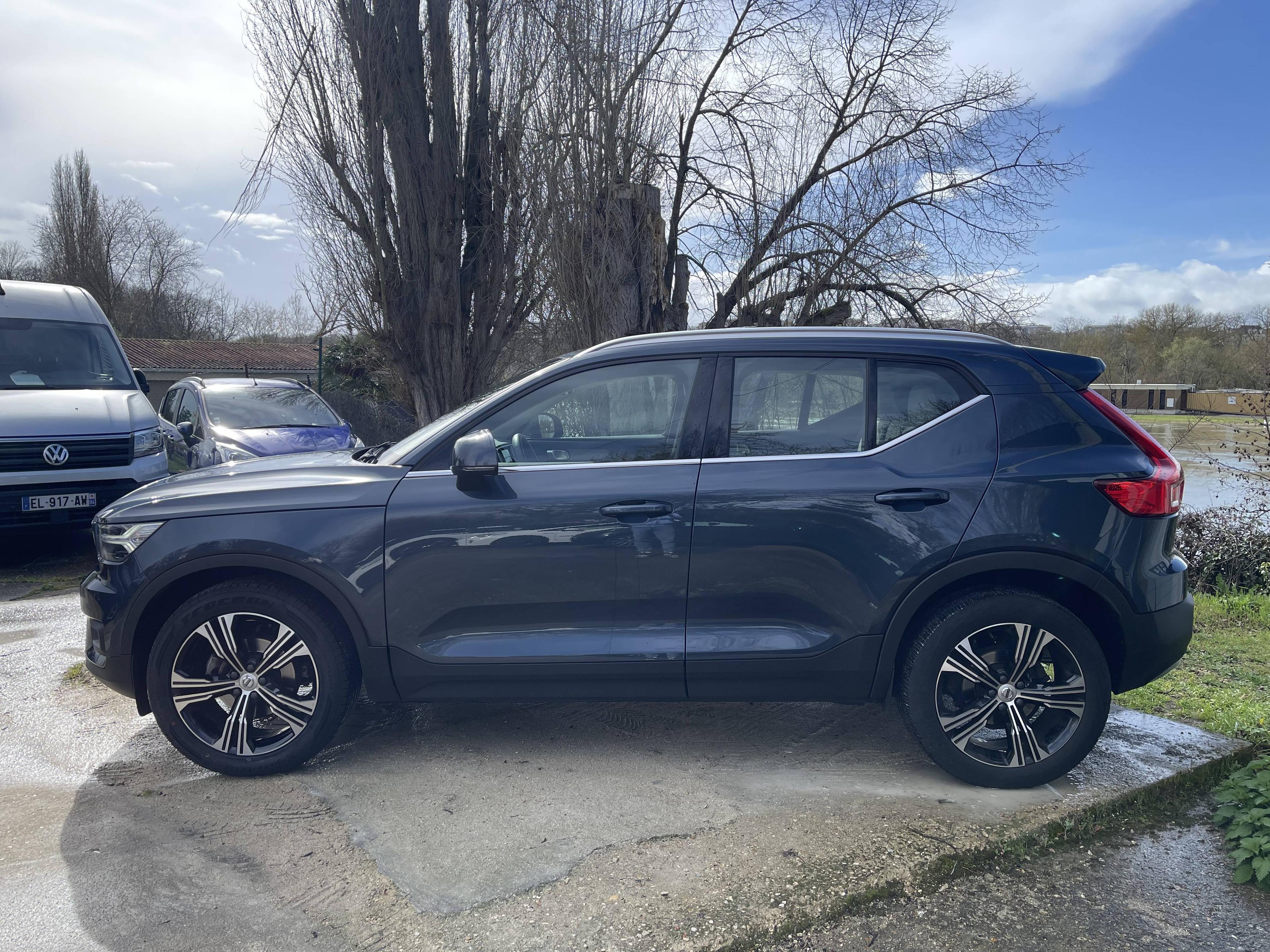 VOLVO XC40